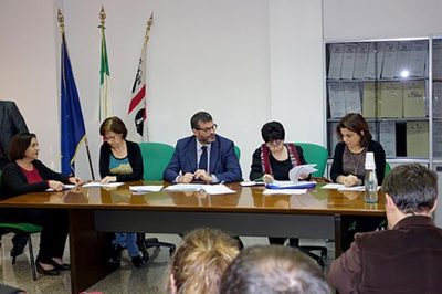 L'assessore Luigi Arru durante la discussione del Progetto Ritornare- a casa