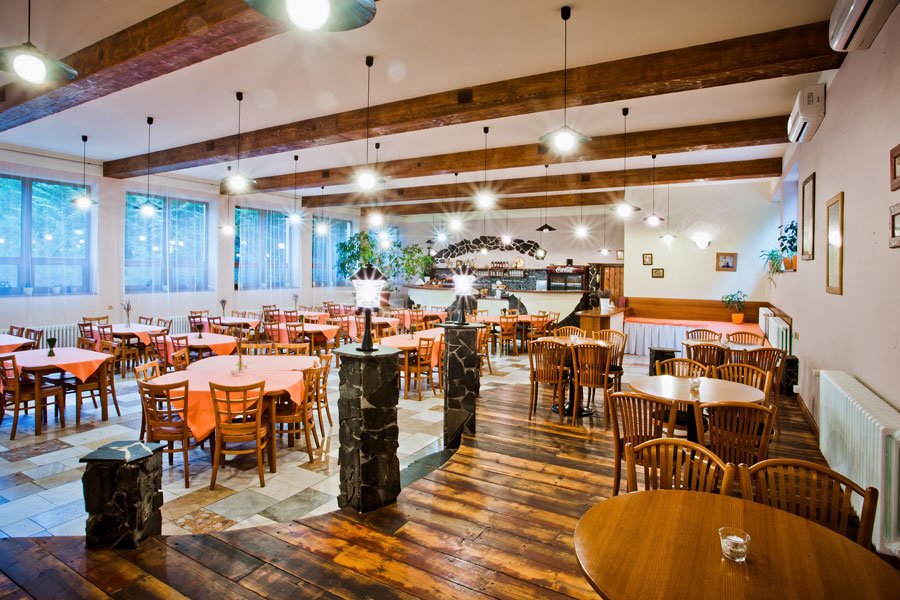 Orosei: ristorante cerca un lavapiatti  e un cameriere da sala