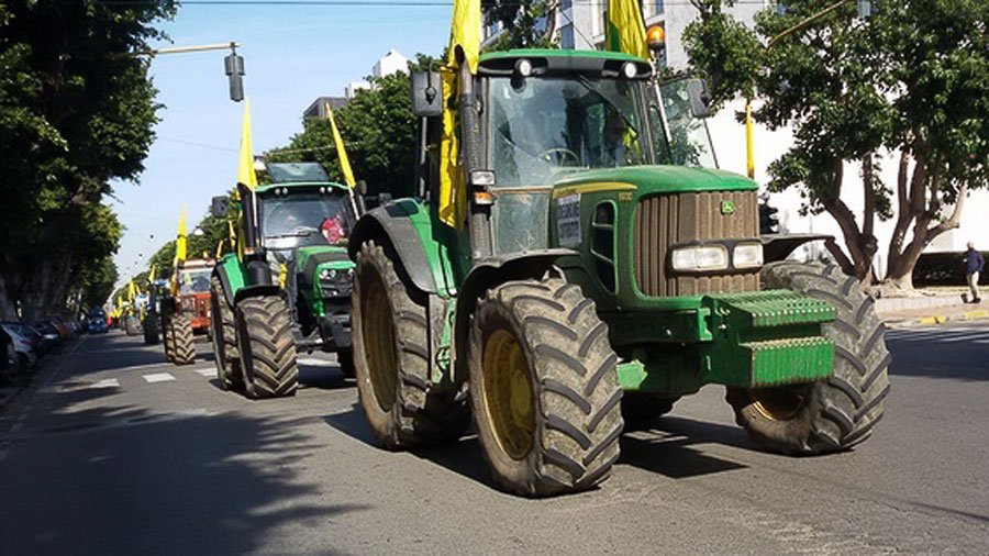Manifestazione per il prezzo del latte. Coldiretti: 5.000 in piazza a Cagliari. Confronto teso in Consiglio
