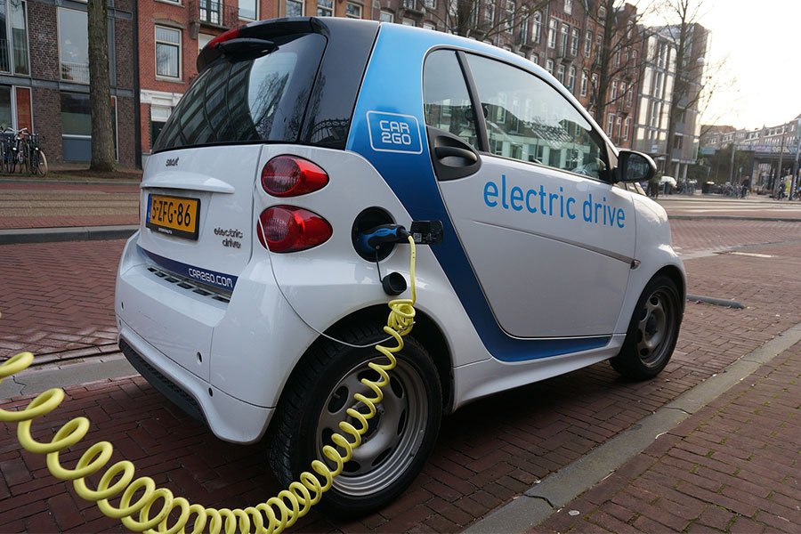 Auto elettriche per i Comuni, pronto bando della Regione