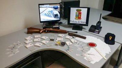 Le ricette e i farmaci sequestrati al 60enne