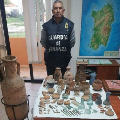 I reperti archeologici sequestrati dalla Guardia di Finanza