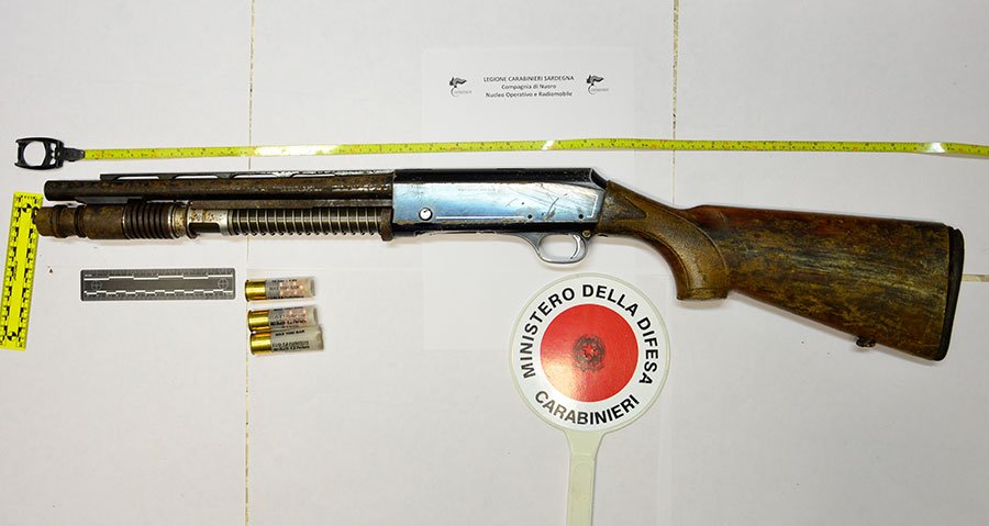 Sorpreso a sparare in campagna con un’arma clandestina: giovane in manette dopo la fuga