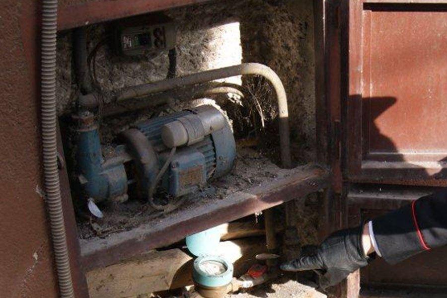 Contatore dell’acqua della casa di campagna manomesso: scatta la denuncia per una donna