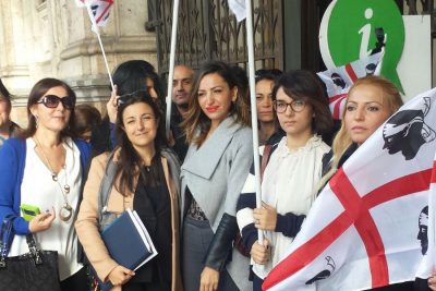 Lucia Tidu, Carla Poddana e Elena Secci con altre donne nell'ultimo sit in a Cagliari