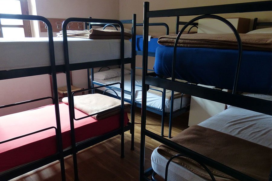 Saiu. «Dove sono finiti gli arredi e le attrezzature dell’Ostello della Gioventù?»