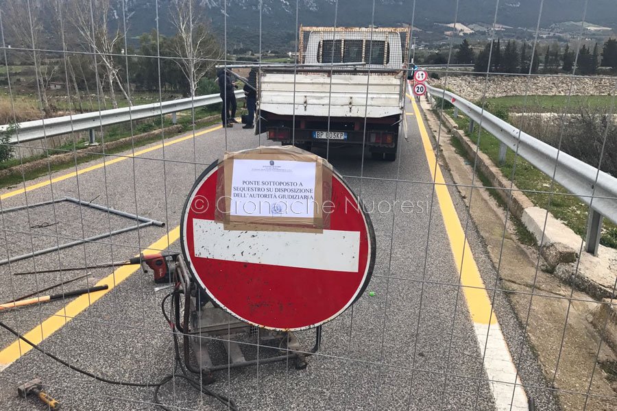 Sigilli della Magistratura al ponte di Oloè dopo la recente riapertura