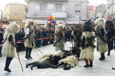 Sfilata delle maschere tradizionali a Nuoro (foto Mino Picirillo)