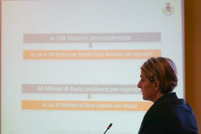 L'assessore al Bilancio Raffaelina Denti durante il Consiglio Comunale (foto S.Novellu)