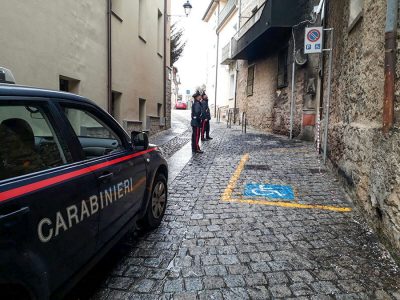 Gavoi, la palazzina danneggiata dall'incendio dell'auto del Carabiniere