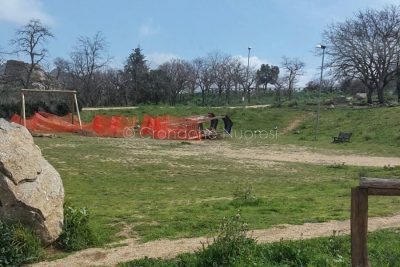 I nuovi giochi per bambini travolti dal vento a Tanca Manna
