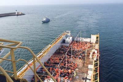 Lo sbarco dei migranti
