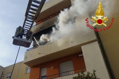 Nuoro, appartamento in fiamme in via Bach