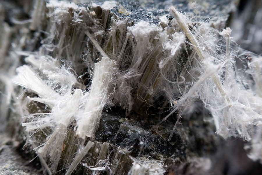 La Regione appoggia la battaglia degli ex esposti amianto: interventi e risorse per affrontare il problema