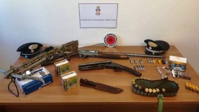 Le armi recuperate dai Carabinieri di Macomer