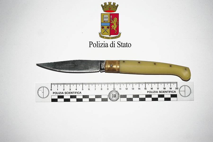 Nuoro. Picchia la compagna e la minaccia con un coltello nel giorno del suo compleanno