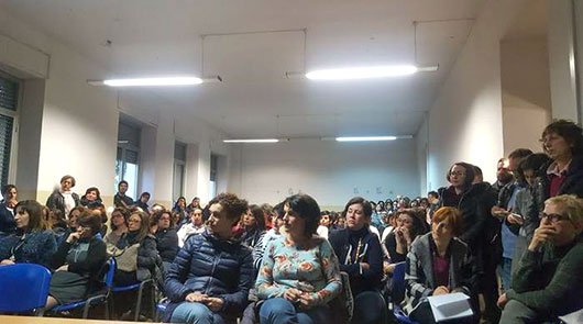 Mamoiada. La maestra dopo le minacce: “Resterò al mio posto e continuerà a svolgere il mio lavoro”