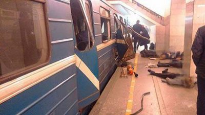 Una foto tratta da un profilo Twitter mostra gli effetti dell'attentato nella metro di San Pietroburgo