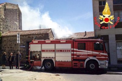 Macomer, i VVFF sul luogo dell'incendio