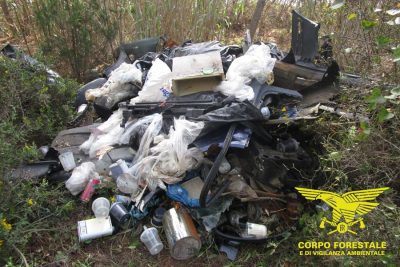 La discarica abusiva rinvenuta dal Corpo Forestale