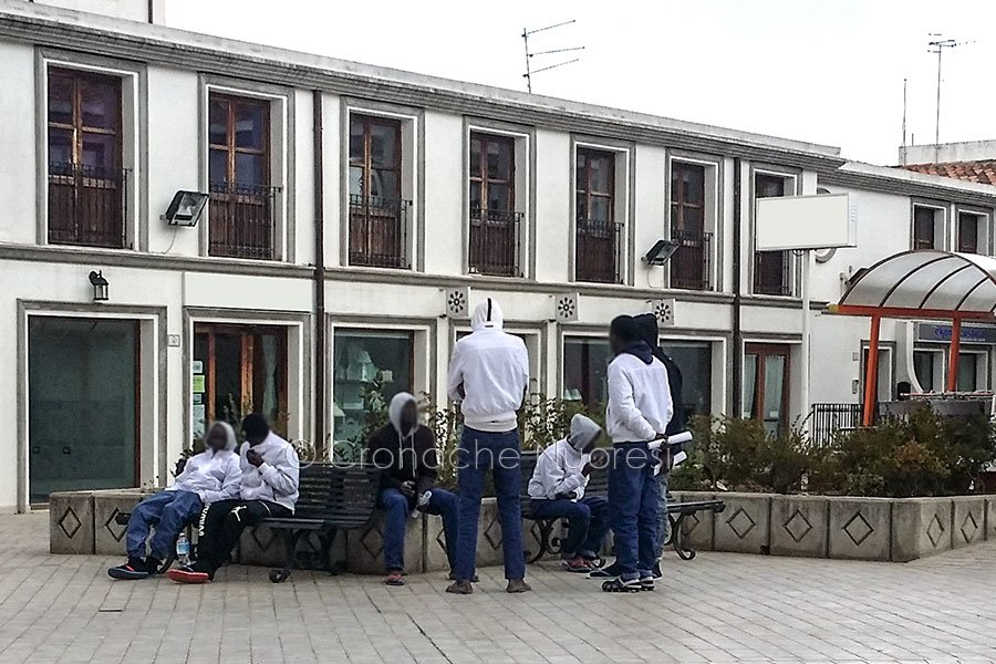 Caos migranti in Sardegna. Minacce al sindaco di Aritzo e sale la tensione nel CPR