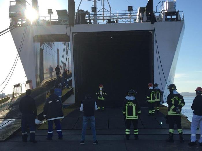 Incendio a bordo di un traghetto Moby Lines: indaga la Capitaneria