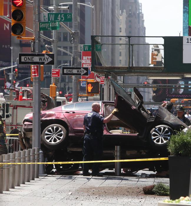 New York. Auto sulla folla a Time Square: morta una diciottenne e venti feriti. Non è terrorismo