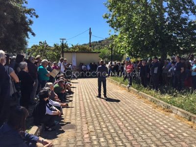Sit in davanti al potabilizzatore di Taddore