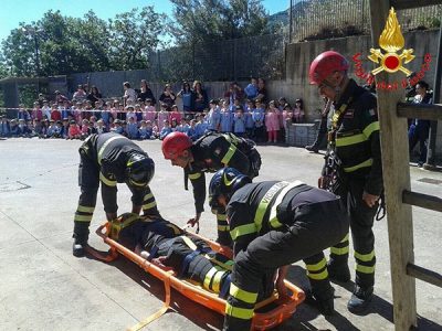 Gli studenti delle scuole dell'infanzia in visita ai VVFF di Lanusei