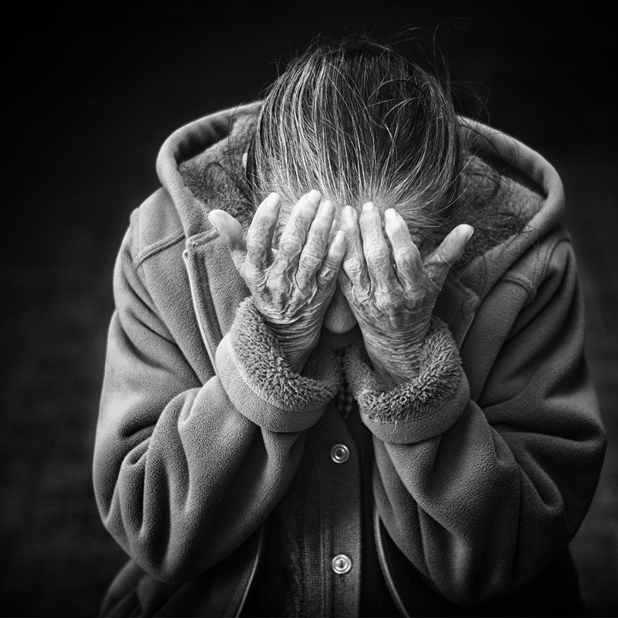 Abbandona la moglie invalida: 80enne denunciato dai Carabinieri