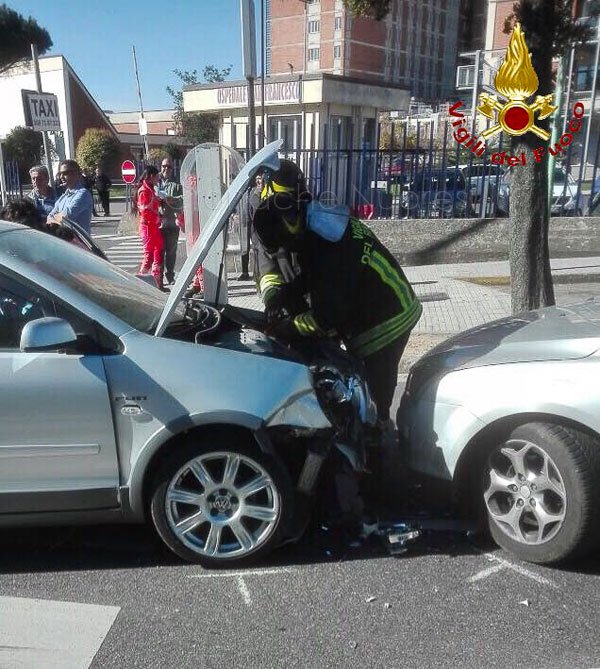 Nuoro. Scontro frontale davanti all’ospedale San Francesco