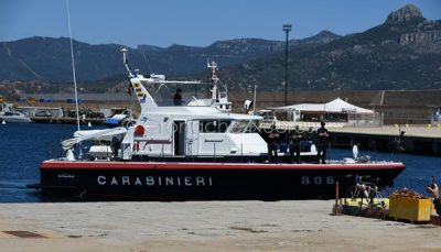 La motovedetta dei Carabinieri al porto di Santa Maria Navarrese