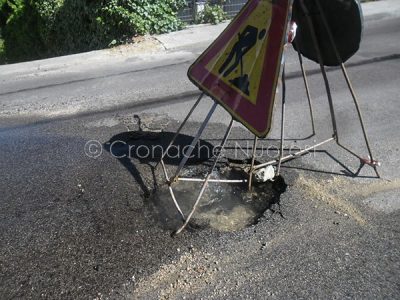 Nuoro, la perdita d'acqua in via Lollove