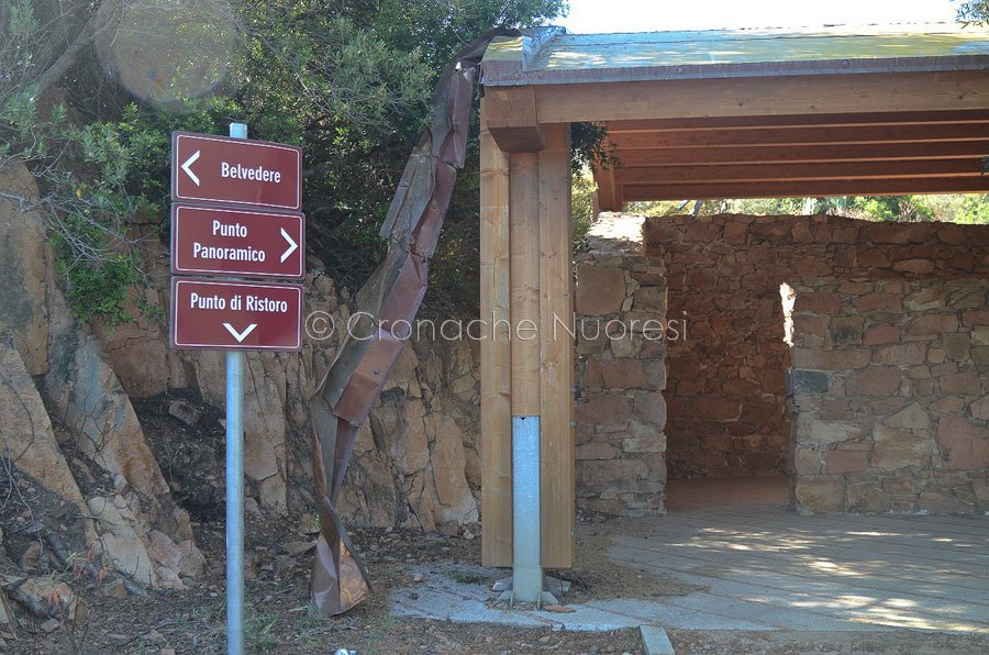 Colti in flagrante a rubare parte della tettoia in rame di una struttura comunale: 4 denunce