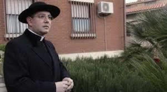 Abusi su minori. Don Pascal Manca condannato a 8 anni: sedava le giovani vittime con i farmaci