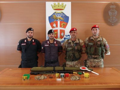 Le armi sequestrate dai Carabinieri
