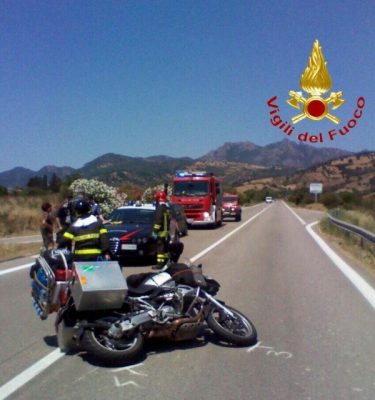 La moto dei due turisti tedeschi dopo l'incidente