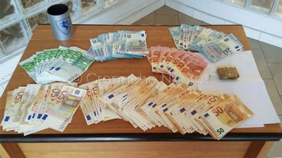I soldi e la droga sequestrati dalla Polizia stradale