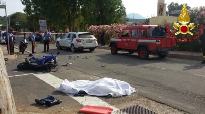 lCarabinieri e Vigili del Fuoco sul luogo dell'incidente