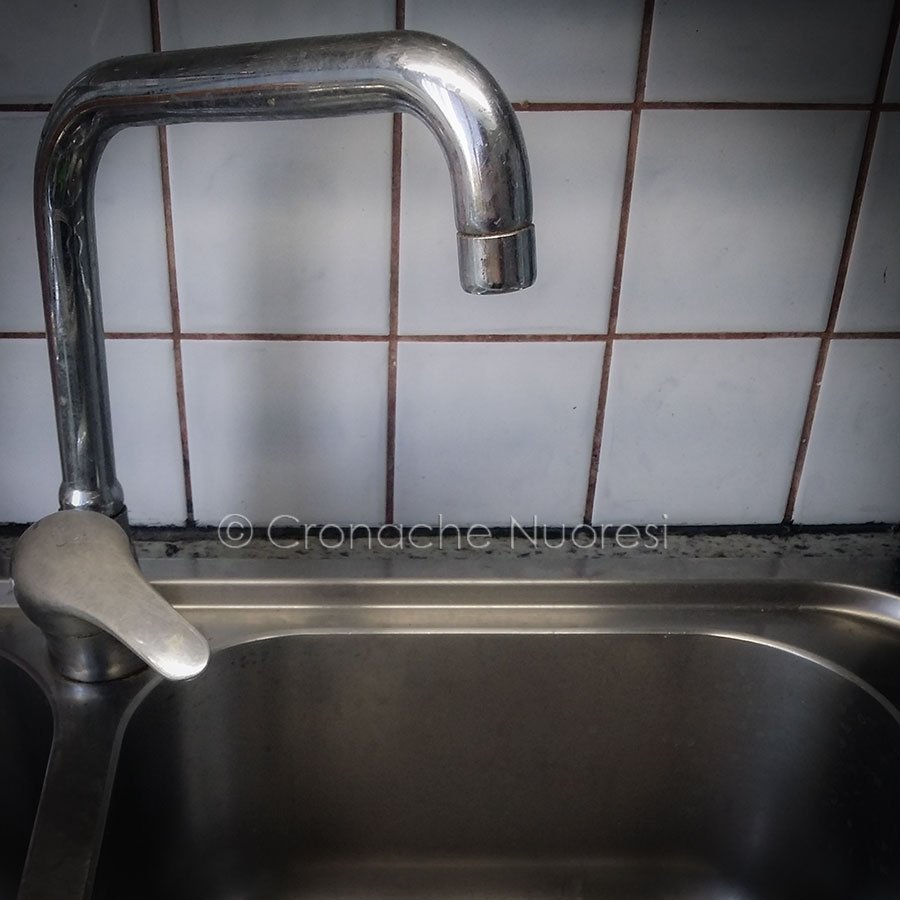 Emergenza siccità a Nuoro e in altri 10 centri del nuorese: rubinetti a secco a partire dalle 19.00