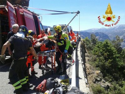 La motociclista tedesca soccorsa dai Vigili del Fuoco