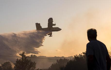 Inferno di fuoco nel centro Sardegna: maxi incendi a Villagrande e tra Dualchi e Borore