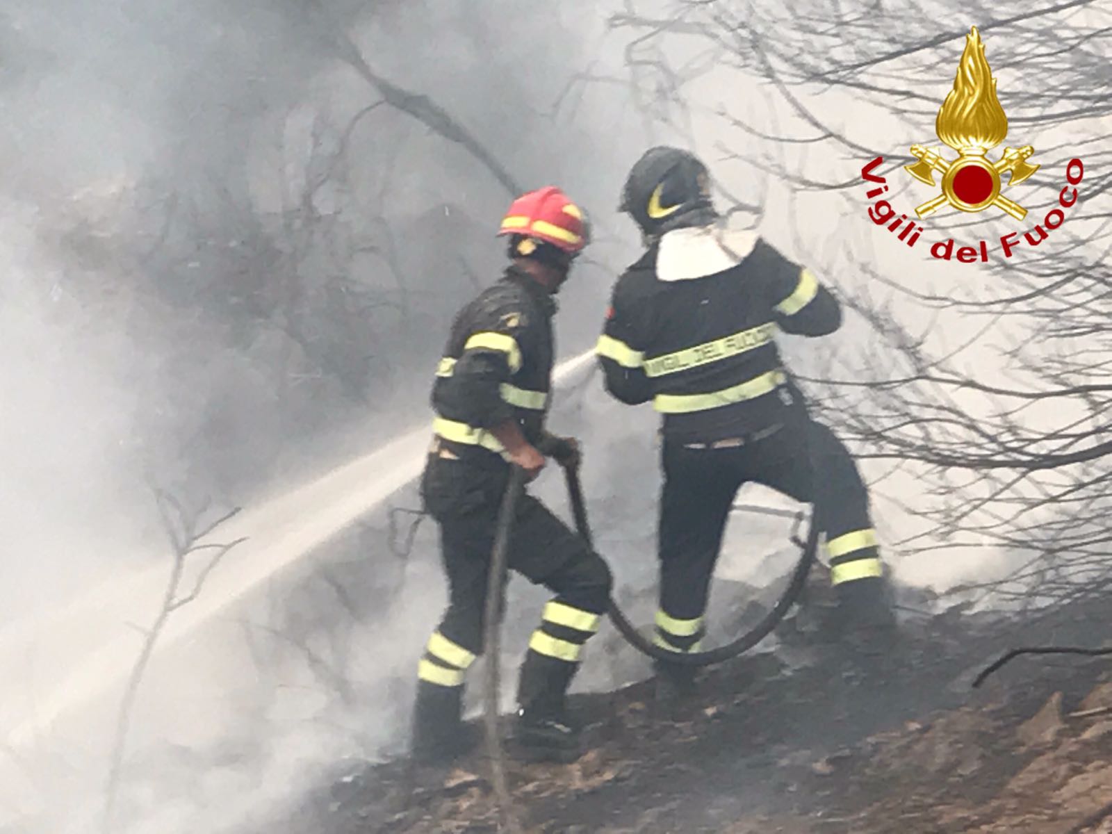 Protezione Civile. Scatta il codice arancione per l’allerta incendi in tutta l’Isola: oggi si sfioreranno i 42 gradi