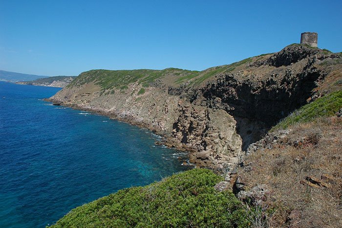 Tresnuraghes. Si tuffa in mare all’imbrunire e sparisce nel nulla