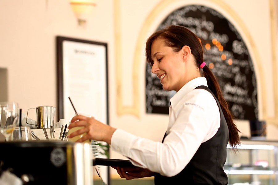 Nuoro: un albergo ricerca un tirocinante cameriere da sala