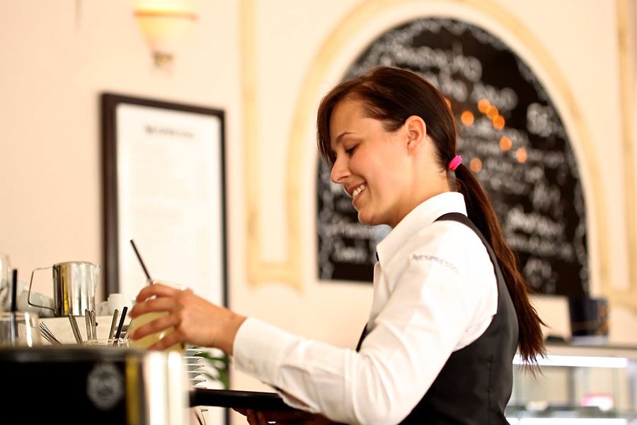 Lavoro. Sardegna: si cercano Camerieri  e cuochi (e altre opportunità lavorative)