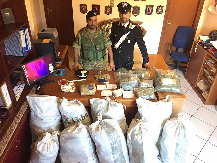 Desulo. Sequestrati 64 kg di marijuana, 2 kg di eroina e proiettili: un arresto