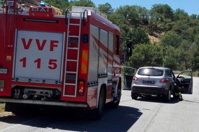 L'incidente avvenuto nel primo pomeriggio di oggi sulla SP 30 (foto Vigili del Fuoco)