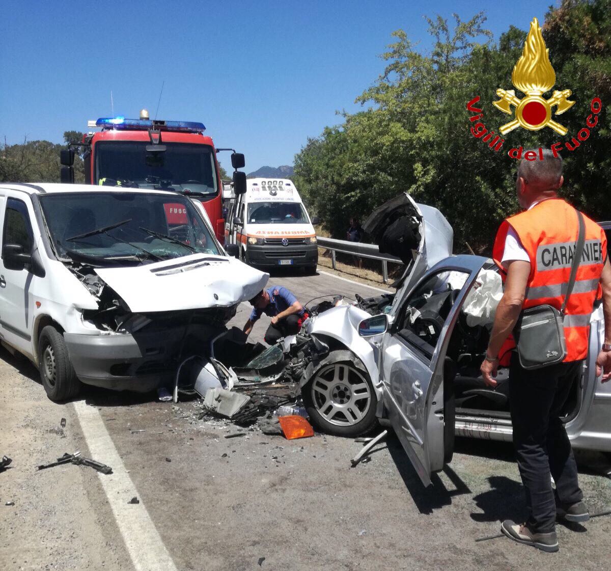 Frontale auto-furgone sulla Statale 125: grave un 63enne