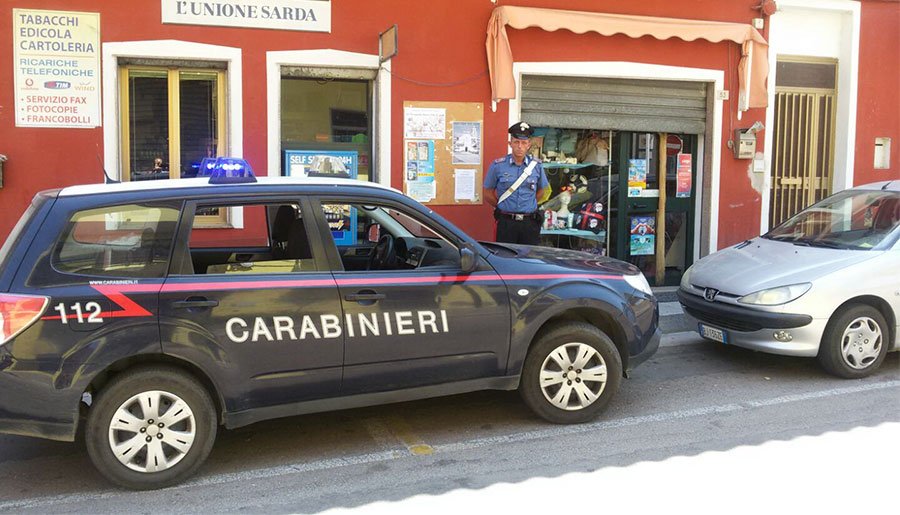 Tenta la rapina ma viene messo in fuga dal tabaccaio: arrestato un 27enne